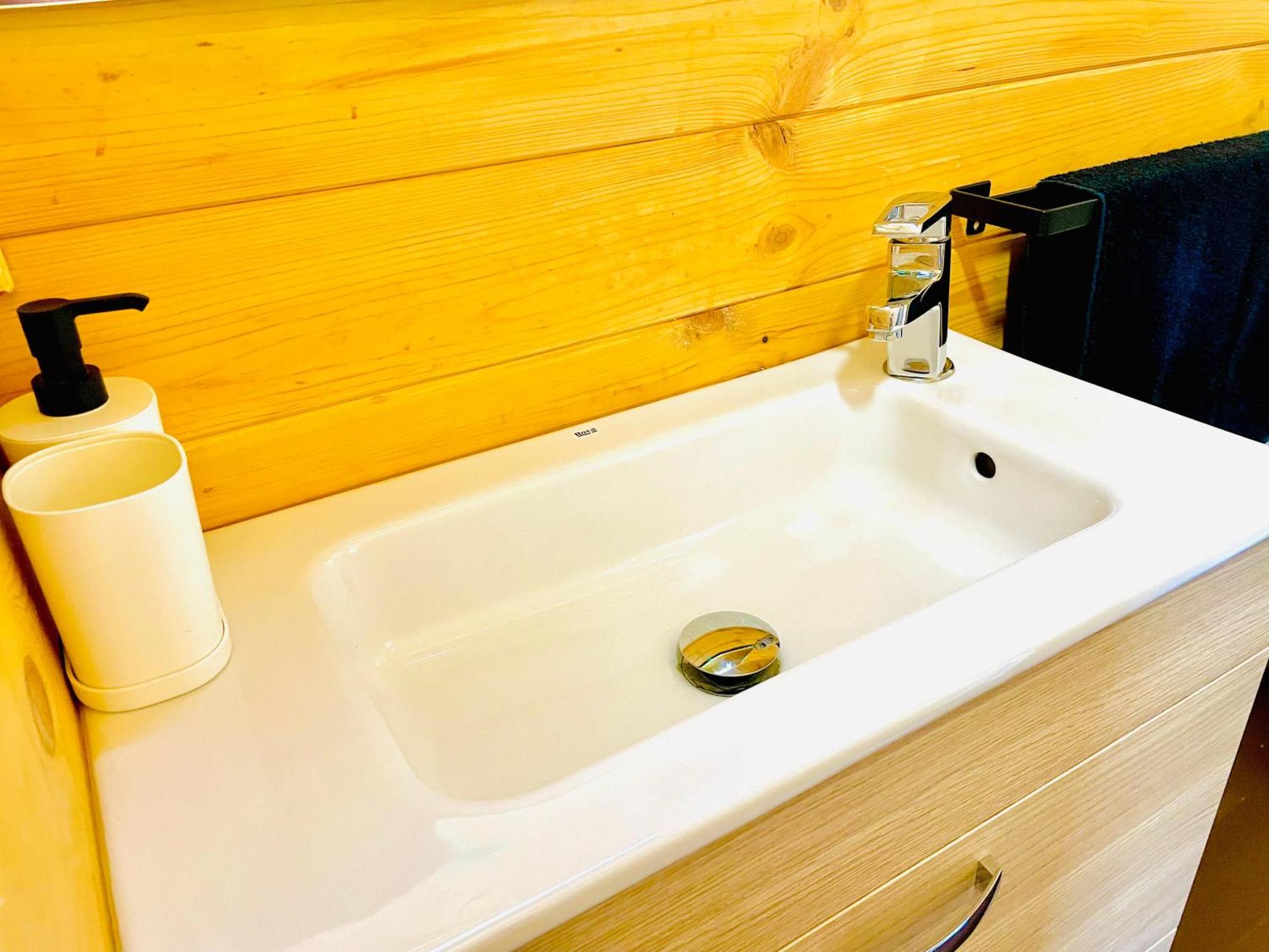 Tiny House Deluxe Escapada Con Jacuzzi Ferienhaus *